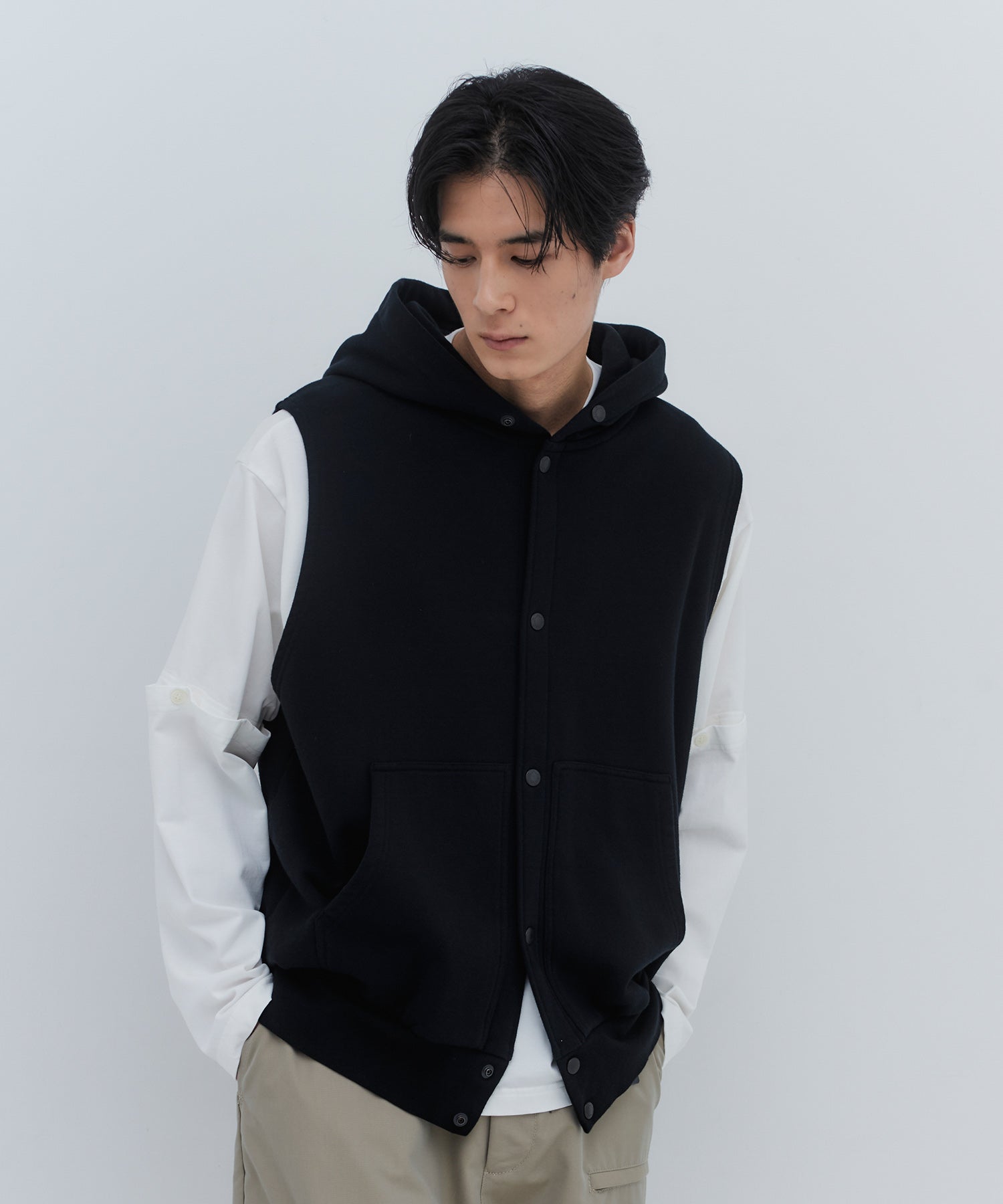 HOODED VEST