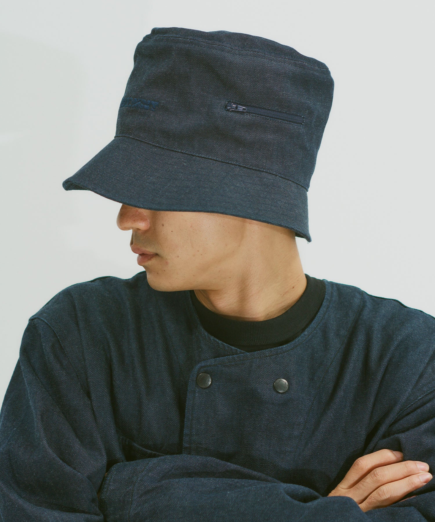 BUCKET HAT