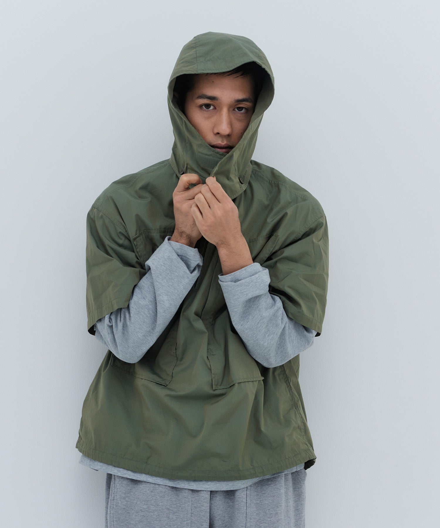 HALF ZIP HOODED SHIRT